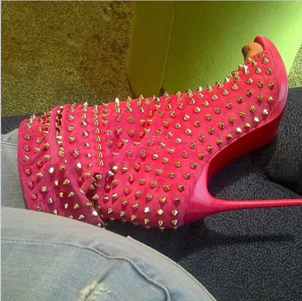 Niet-Knöchel Heels mit Spikes außen